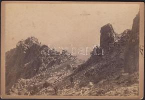 1889 Divald Károly (Eperjes): Magas-Tátra, Nagyszalóki-csúcs, Kilátás a Király-orról, feliratozott vintage fotó kabinet méretben, 11x16 cm