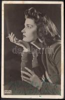 Karády Katalin (1910-1990) színésznő saját kezű aláírása az őt ábrázoló fotóképeslapon