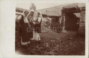 Greek folklore from Thessaloniki photo (EK)