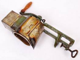 Dann Hugo antik daráló, fém, jelzett, 29×12 cm