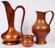 2 db réz vizeskancsó és egy kis réz üst m:9 cm, kancsók, m:30 és 38 cm