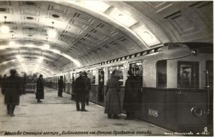 Moscow, Metro Station 'Biblioteka Imeni Lenina' (modern postcard)