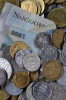 Vegyes magyar és külföldi fémpénz és bankjegy tétel 1kg súlyban T:vegyes