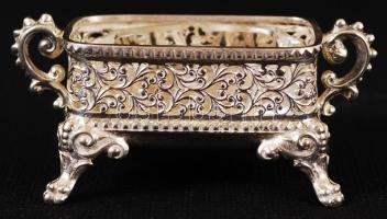 Díszes ezüst (Ag) fűszertartó pár csiszolt üvegbetéttel, a kettő közül az egyiken csorbával, német j...