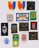 Cserkészek az egész világban: 13 db felvarró a világ minden tájáról / scout patches from all over the world