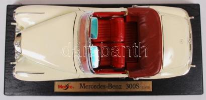 Maisto Mercedes-Benz 300S 1:18 (1955) cabrio autómodell, nyitható ajtóval és motorházfedéllel, erede...