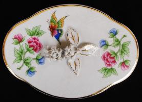 Hollóházi rózsás bonbonier, matricás, jelzett, hibátlan, 16×11 cm /
Chinaware bonbonier in flawless ...
