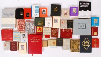 Cipősdoboznyi érdekes sorszámozatlan minikönyv jó állapotban