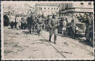 1940 Nagyvárad, bevonulás, autó, Cziller Imre üzlete / entry of the Hungarian troops, automobile 'vissza' So. Stpl