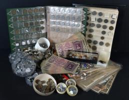 Vegyes fémpénz, bankjegy és emlékérem gyűjtemény albumokba és dobozokba rendezve. Megtekintésre aján...