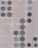 Vegyes szlovák, szlovén és szerb fémpénztétel berakólapokon, érdekesebb darabokkal T:vegyes
Mixed Sl...