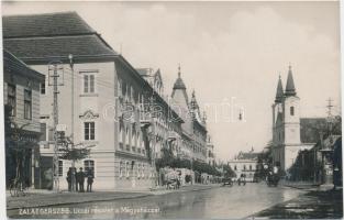 Zalaegereszeg, utca, megyeháza, gyógyszertár, autó