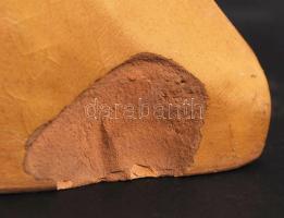 Markup Béla (1873-1945): Majmok. Mázas kerámia, jelzett, sérült, m:29 cm