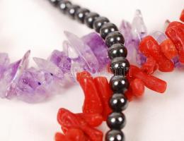 Féldrágakövekből készült 3 db nyaklánc, 2 pár fülbevaló és gyűrű