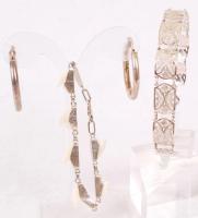 2 db ezüst (Ag) karkötő, 1 pár fülbevaló, jelzett 26,6 g / 2 silver bracelets and earrings