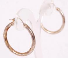 2 db ezüst (Ag) karkötő, 1 pár fülbevaló, jelzett 26,6 g /
2 silver bracelets and earrings