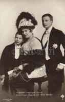 Auguszta főhercegnő fiaival / Princess Augusta with her sons