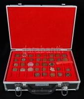 Lindner márkájú szinte új állapotban lévő fém koffer 192db érme tárolására alkalmas 6db kivehető tálcával, több mint 60db vegyes magyar és külföldi fém- és ezüstpénzzel illetve hamisítványokkal T:vegyes