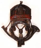 Cca 1890 Magyar Királyi Posta kocsikon használt nagyméretű jelvény, öntött vas, közepes állapotban, ...