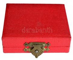 ~1970. Szovjet-magyar barátsági jelvény, aranyozott, eredeti tokban T:2