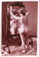 cca 1900-1910 Tükör előtt, műtermi akt fotó, 13x9 cm / cca 1900-1910 Nude photo, 13x9 cm