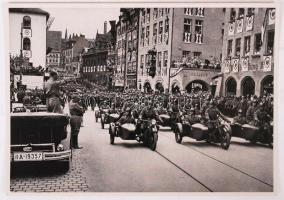 cca 1935 Nürnberg, Hitler és a motoros motoros SA, náci propagandanyomtatvány / cca 1935 Nürnberg, Hitler and the Motor-SA