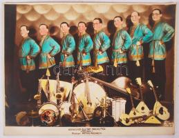 cca 1930 Georgis Géza: "Mosaik" orosz zenekar, színezett fotó, pecséttel jelzett, feliratozva, 23x17 cm