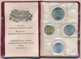 1982. 2f-10Ft 9klf "Magyar Népköztársaság" forgalmi érméi sötétbordó műbőrtokban T:1  Adamo FO15.1