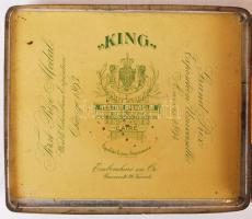 Régi Nestor Gianaclis cigarettás doboz, fém, kopott, 15×12 cm