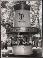 cca 1930-1940 Budapesti Nemzetközi Vásár, a Hermetik légmentes zár standja és reklámja, 24x17 cm