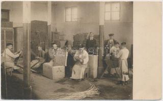 Budapest XII. Magyar Királyi Hadirokkant otthon, Kosárfonó műhely, belső (EB)