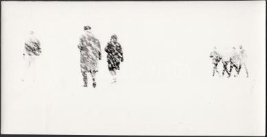 cca 1960 Radványi: Hóesésben, jelzetlen vintage fotóművészeti alkotás, 12x24 cm