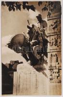 1937 Budapest, Palota tér, Lovas tüzérek hősi emlékművének részlete, 15x9 cm