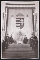 cca 1930-1940 vitéz Varsás Sámuel: Az angyalos címer egy ünnepségen, pecséttel jelzett, 11x17 cm