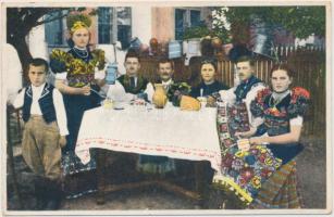 Mezőkövesdi matyó család; kiadja Körmendy István / Hungarian folklore