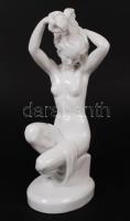 Herendi fésülködő akt, fehér mázas, jelzett (tanuló), hibátlan, m:34 cm