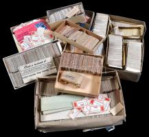 Sok-sok ezer főleg régi magyar ajánlási ragjegy karton dobozokban, közte kevés rendezetlen. Érintetl...