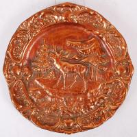 Vadász fali dísztányér, festett fém, d:16,5 cm