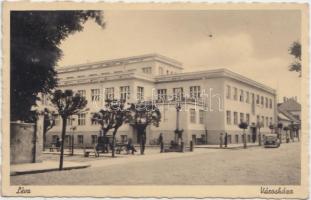 Léva, Városháza / town hall, automobile