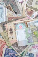 Több mint 250db-os vegyes külföldi bankjegy tétel T:vegyes More than 250pcs of various banknotes C:Mixed