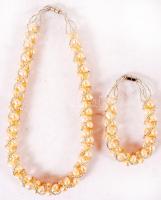 Tenyésztett gyöngyből fűzött dupla soros nyaklánc és karkötő mágnese kapoccsal, h: 18 és 38 cm / cultured pearl necklet and bracelet