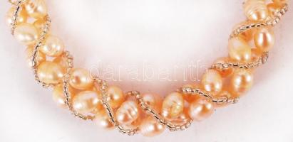 Tenyésztett gyöngyből fűzött dupla soros nyaklánc és karkötő mágnese kapoccsal, h: 18 és 38 cm /
cul...