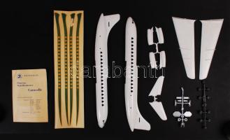 Cca 1980 Flugzeug Modellbaukasten Caravelle utasszállító repülőgép modell, eredeti dobozában, leírással