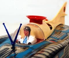 Flim márkájú holdautó, fém lemez, eredeti dobozában, golyó hiányzik, 34×14 cm