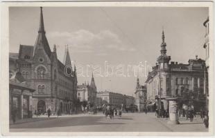 Kolozsvár, Horthy Miklós út, Diana illatszer, Gyógyszertár, Apostol Patika, autó / street, perfume shop, pharmacy, automobile