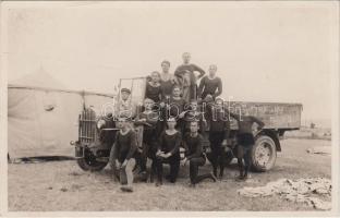 1932 Magyar vándorcirkuszi társulat / Hungarian travelling circus members, Schäffer photo