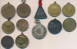 12db-ból álló magyar és külföldi emlékérem, sportérem és kitüntetés tétel szép darabokkal, közte 1898. "Jubileumi Emlékérem Fegyveres Erő Számára / Signum memoriae (AVSTR)" Br kitüntetés mellszalag nélkül, 1930. "Középfokú Iskolák Sportköreinek Országos Szövetsége Versenydíja" aranyozott díjérem, Németország 1919. "Göppingen 75 éves" Br emlékérem (33mm) T:vegyes