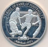 Uganda 2006. 2000Sh Ag "A labdarúgás halhatatlanjainak csarnoka - Hollandia 1970-es évek / Joha...