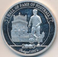 Uganda 2006. 2000Sh Ag "A labdarúgás halhatatlanjainak csarnoka - Portugália 1960-as évek / Eus...