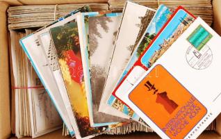 200 db magyar + 800 db külföldi futott modern képeslap dobozban